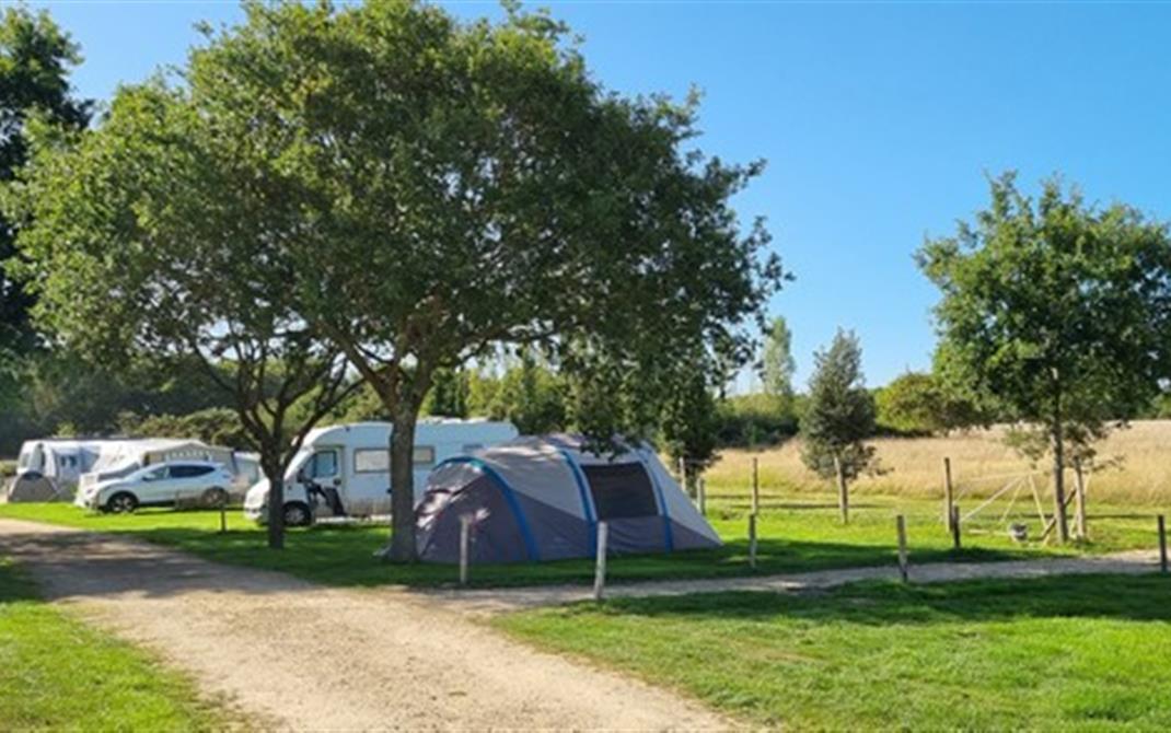 Camping Locmariaquer Des emplacements spacieux au camping de la Tour en baie de Quiberon - Camping de La Tour - Locmariaquer