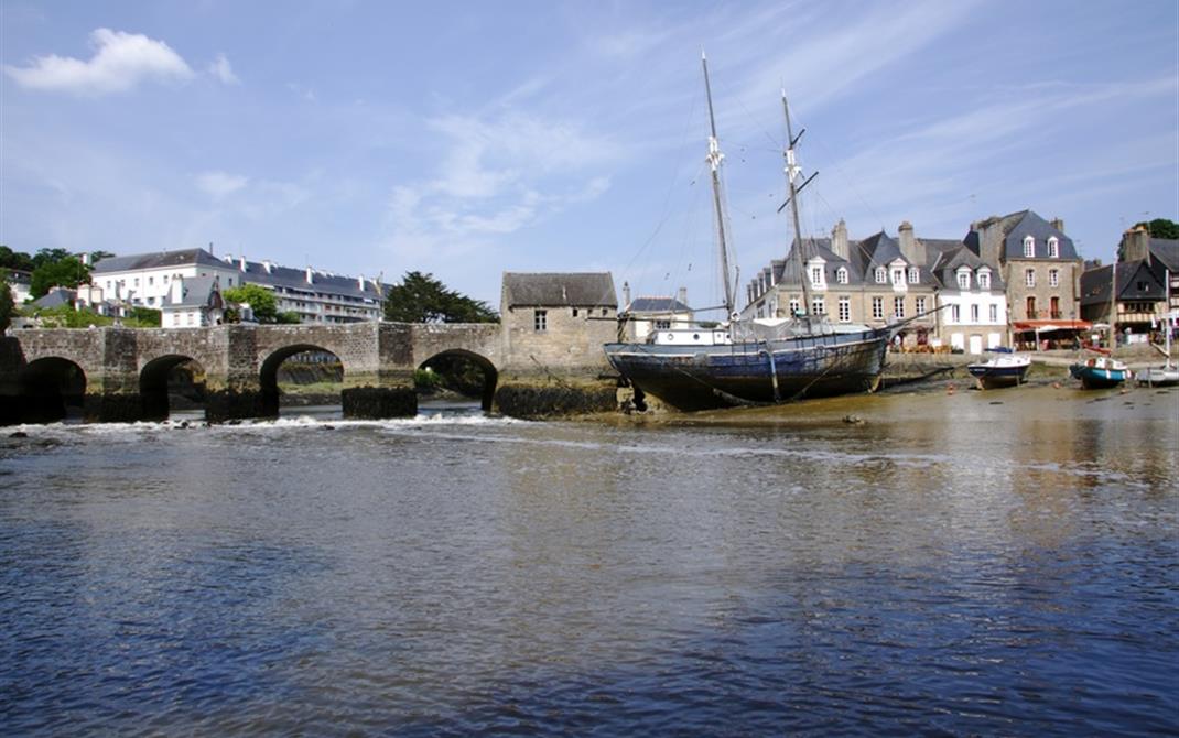 Camping Locmariaquer  proche Auray et le port de Saint-Goustan - Camping de La Tour - Locmariaquer