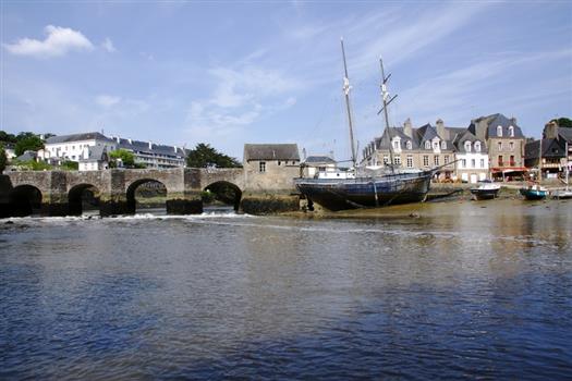 Camping Locmariaquer  proche Auray et le port de Saint-Goustan - Camping de La Tour - Locmariaquer