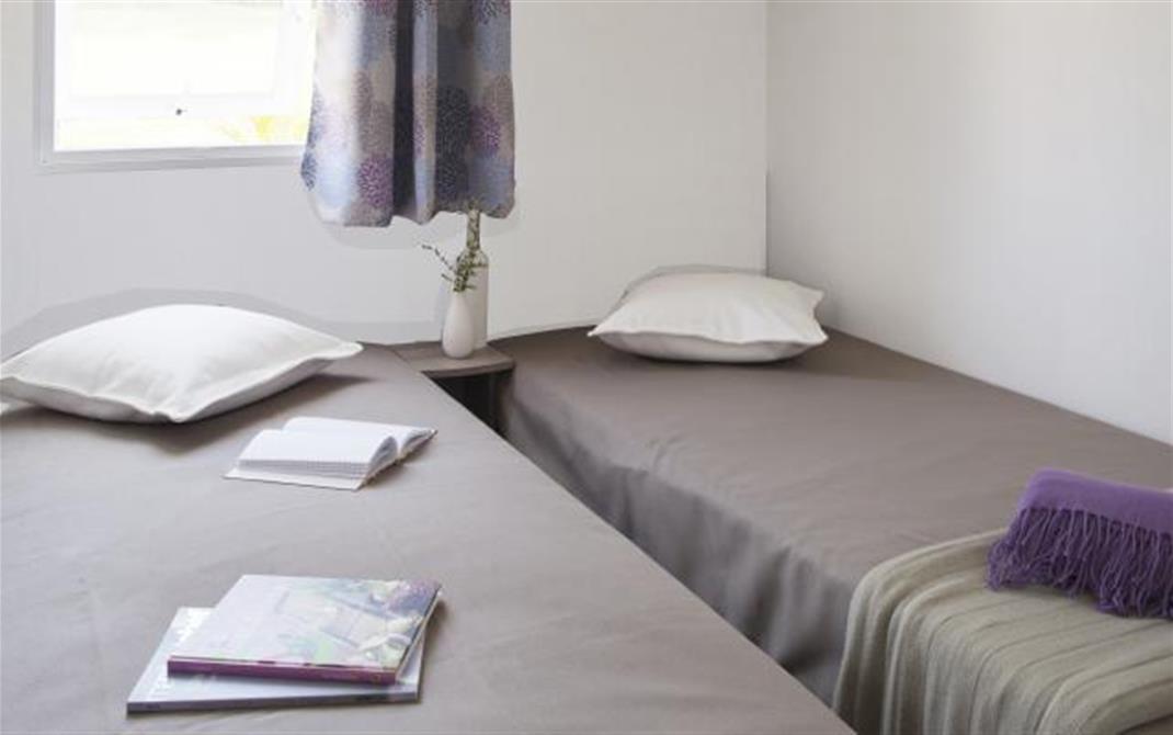 Camping Locmariaquer Chambre lits simples location mobile-home 3 chambres dans le morbihan - Camping de La Tour - Locmariaquer