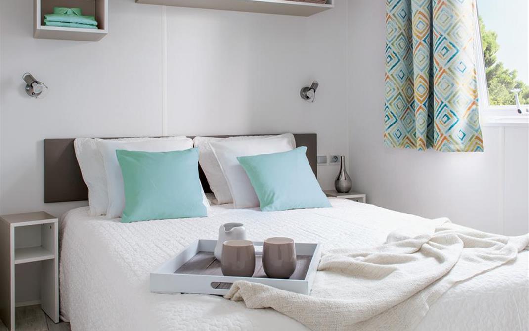 Camping Locmariaquer Chambre lit double Location mobil-home 2 chambres sur le golfe du morbihan - Camping de La Tour - Locmariaquer