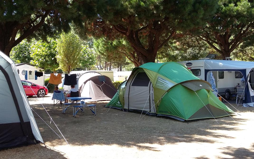 Camping Locmariaquer Emplacements nature entre le Golfe du Morbihan et la baie de Quiberon - Camping de La Tour - Locmariaquer