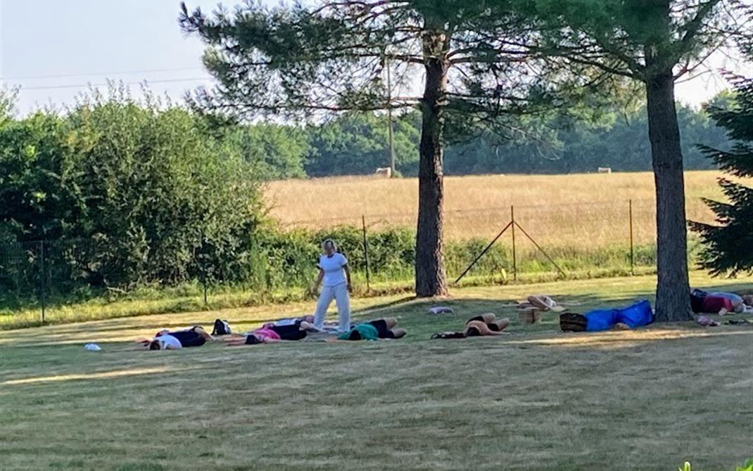 En petit groupe venez découvrir le Yoga à Locmariaquer avec Elisabeth Piquet - Camping de La Tour - Locmariaquer