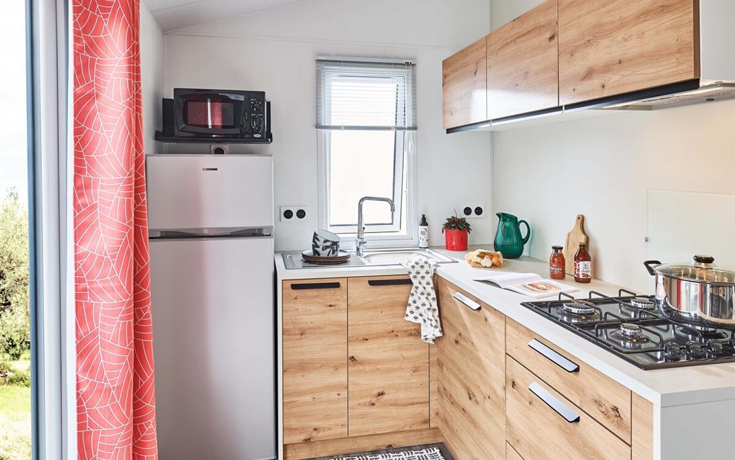 Disposez d'un mobile-home avec une belle cuisine au camping de la Tour - Camping de La Tour - Locmariaquer