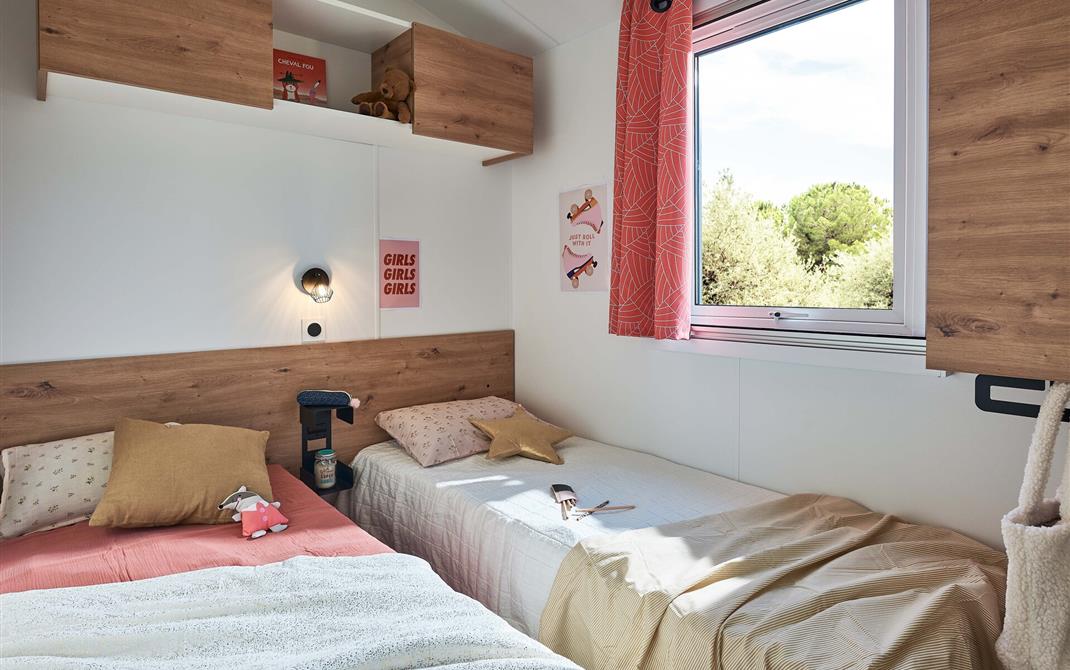 Une chambre enfant pour partager de bons moments avec la fratrie - Camping de La Tour - Locmariaquer