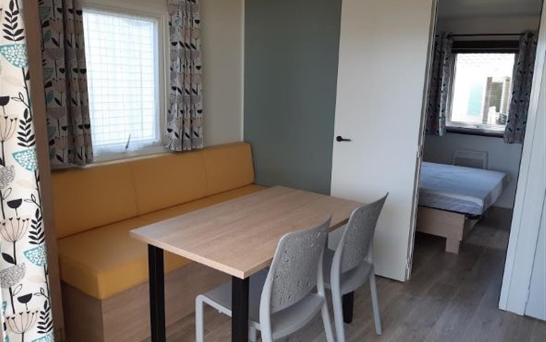 Salon cuisine MH 1 chambre au camping de la tour - Camping de La Tour - Locmariaquer